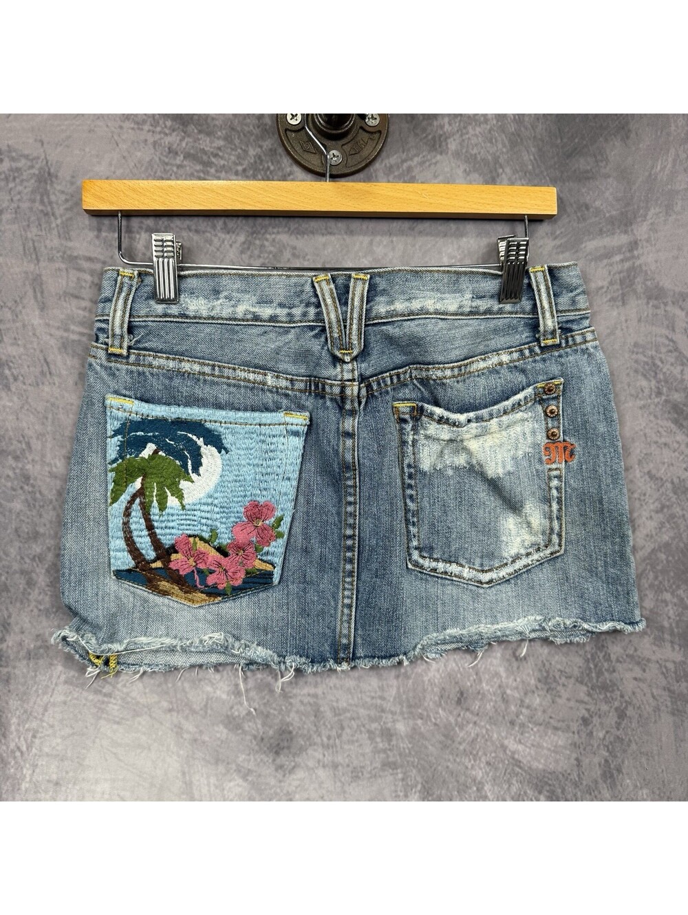 VTG Miss Me Jean Denim Mini Skirt Womens 29”Embroidered Beach Pocket